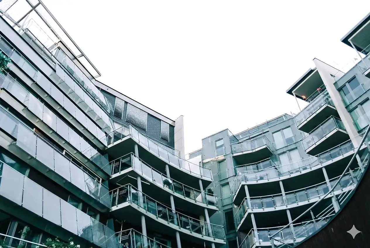 Antalya modern katlanır cam balkon uygulaması ve deniz manzarası